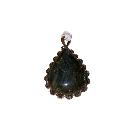 Teardrop Labradorite Pendant With Intricate Metal Setting - Picture 10 of 11